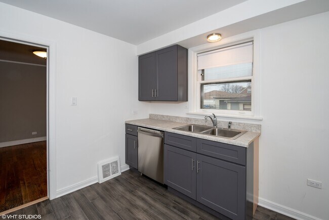 Foto del edificio - 8828 S Constance Ave