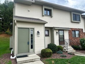 Building Photo - 1102 Summer Hill Dr