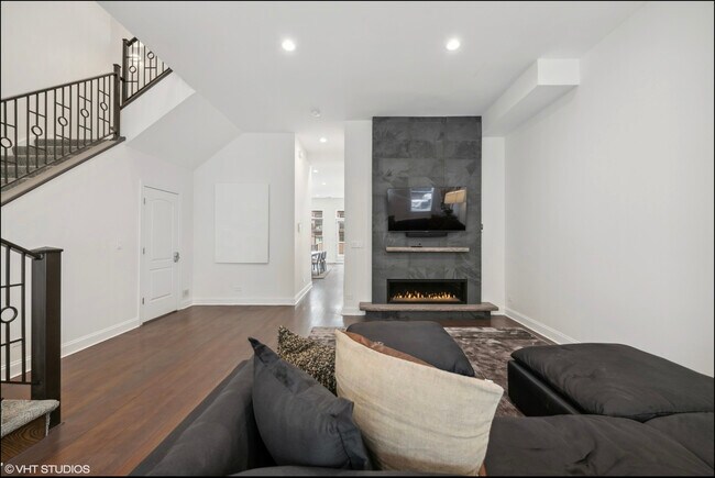 Foto del edificio - 215 N Green St