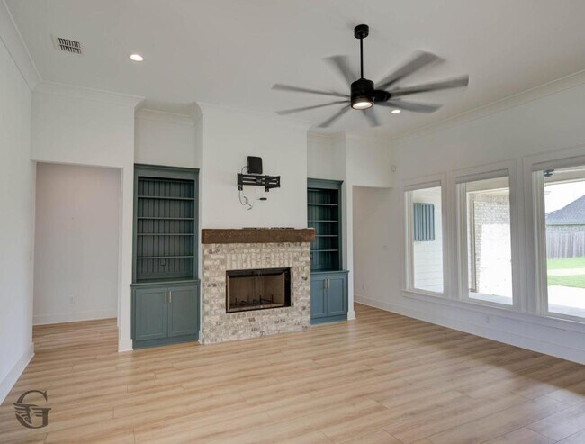 Building Photo - 801 Durango Dr