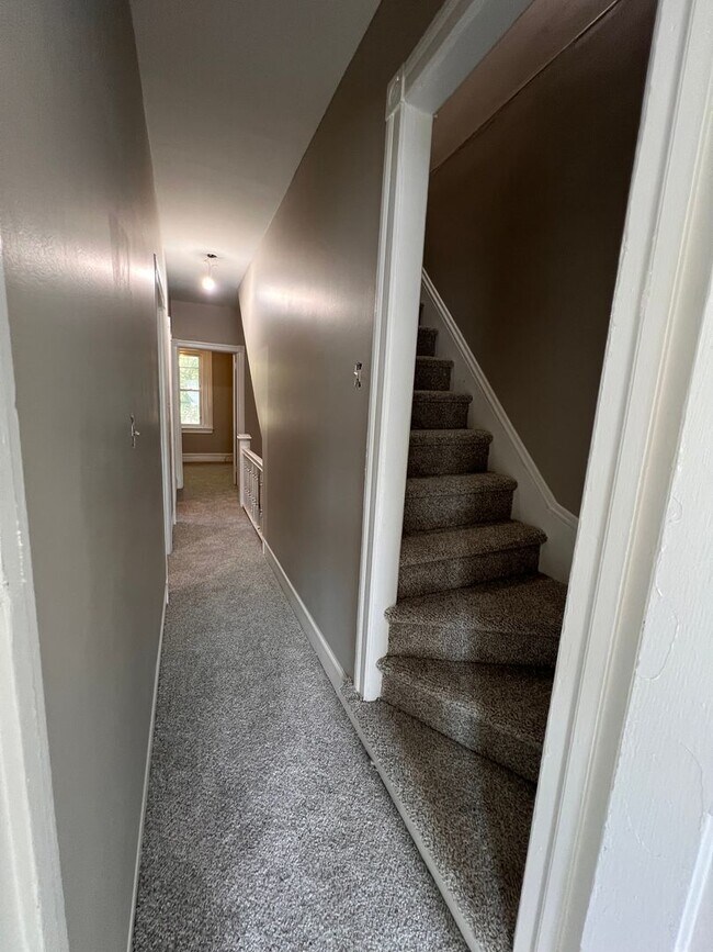Building Photo - New Lower rate!! Completely Remodeled Town...