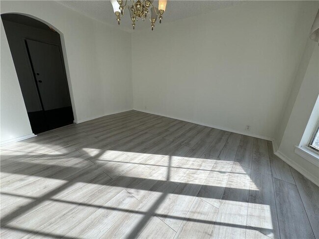 Foto del edificio - 7445 Bowers Ln