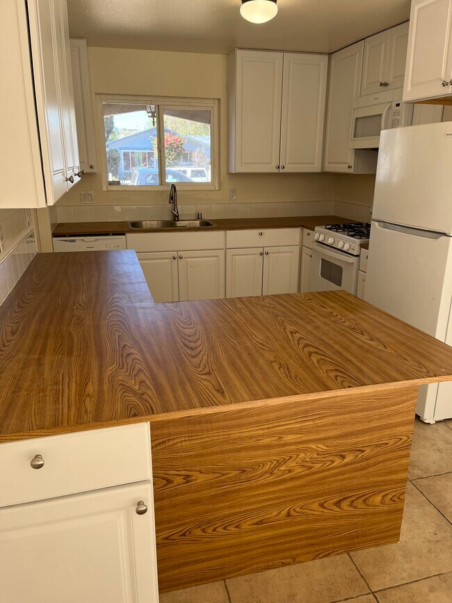 New kitchen with new appliances - 1209 Kent Ave