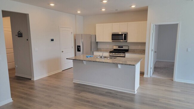 Building Photo - 5070 Hunters Village Dr