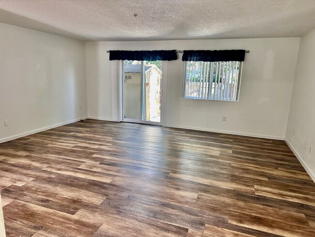 Foto del edificio - 2 bedroom, 1.5 bath in Rohnert Park