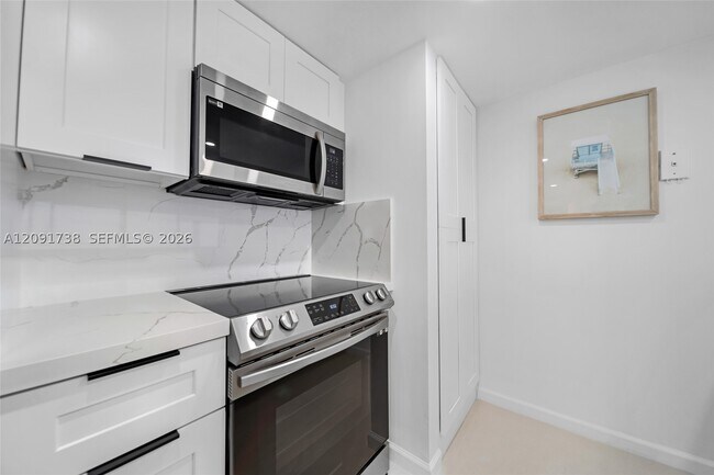 Foto del edificio - 7601 E Treasure Dr