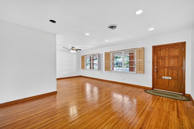 Foto del edificio - 8923 Greiner Dr