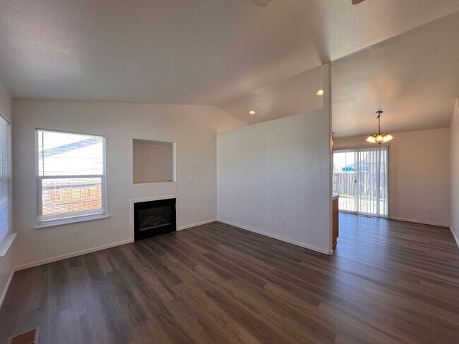 Foto del edificio - Cute Home in Donner Trail Estates.