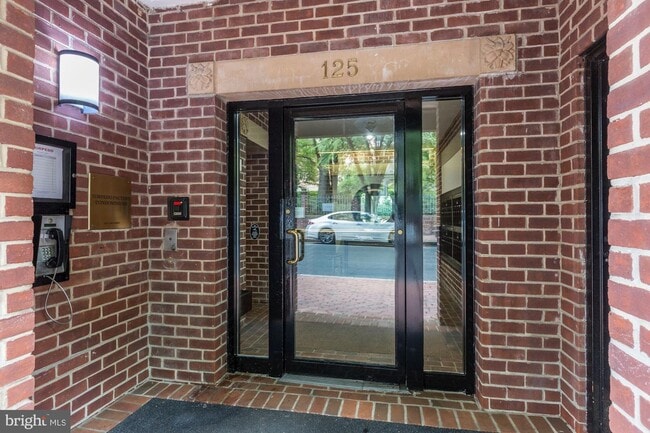 Building Photo - 125 N Lee St
