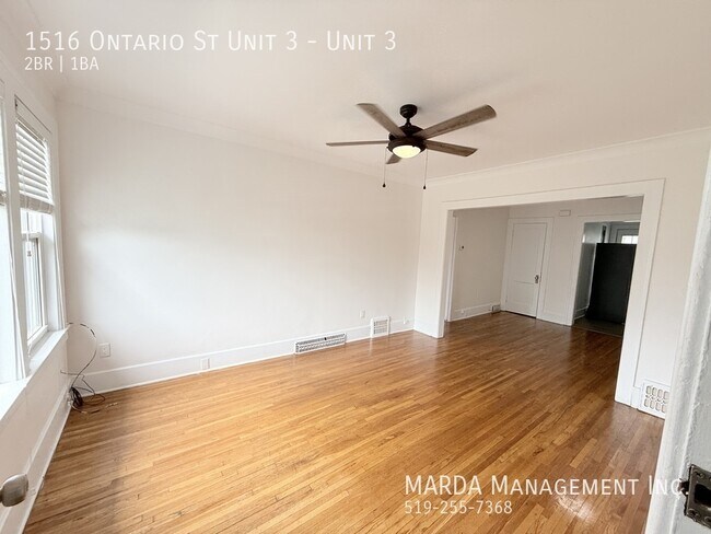 Photo du bâtiment - RENOVATED 2 BEDROOM/1 BATH IN CENTRAL WINDSOR + HYDRO & GAS