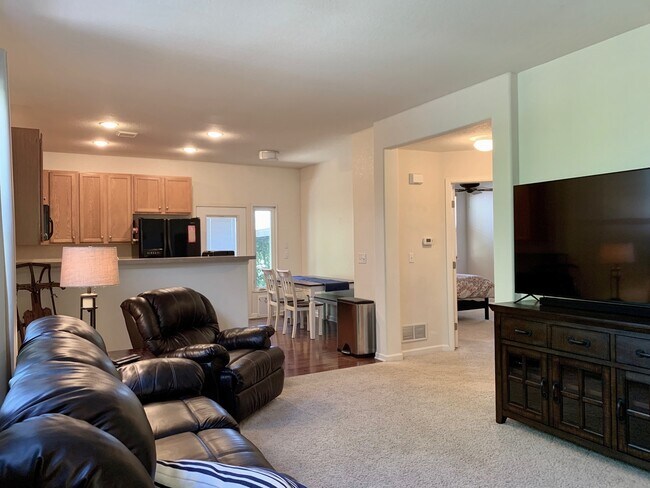 Foto del edificio - Well Maintained Murphy Creek Home With Unb...