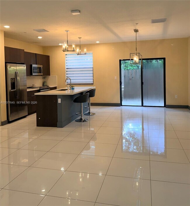Foto del edificio - 10455 NW 82nd St