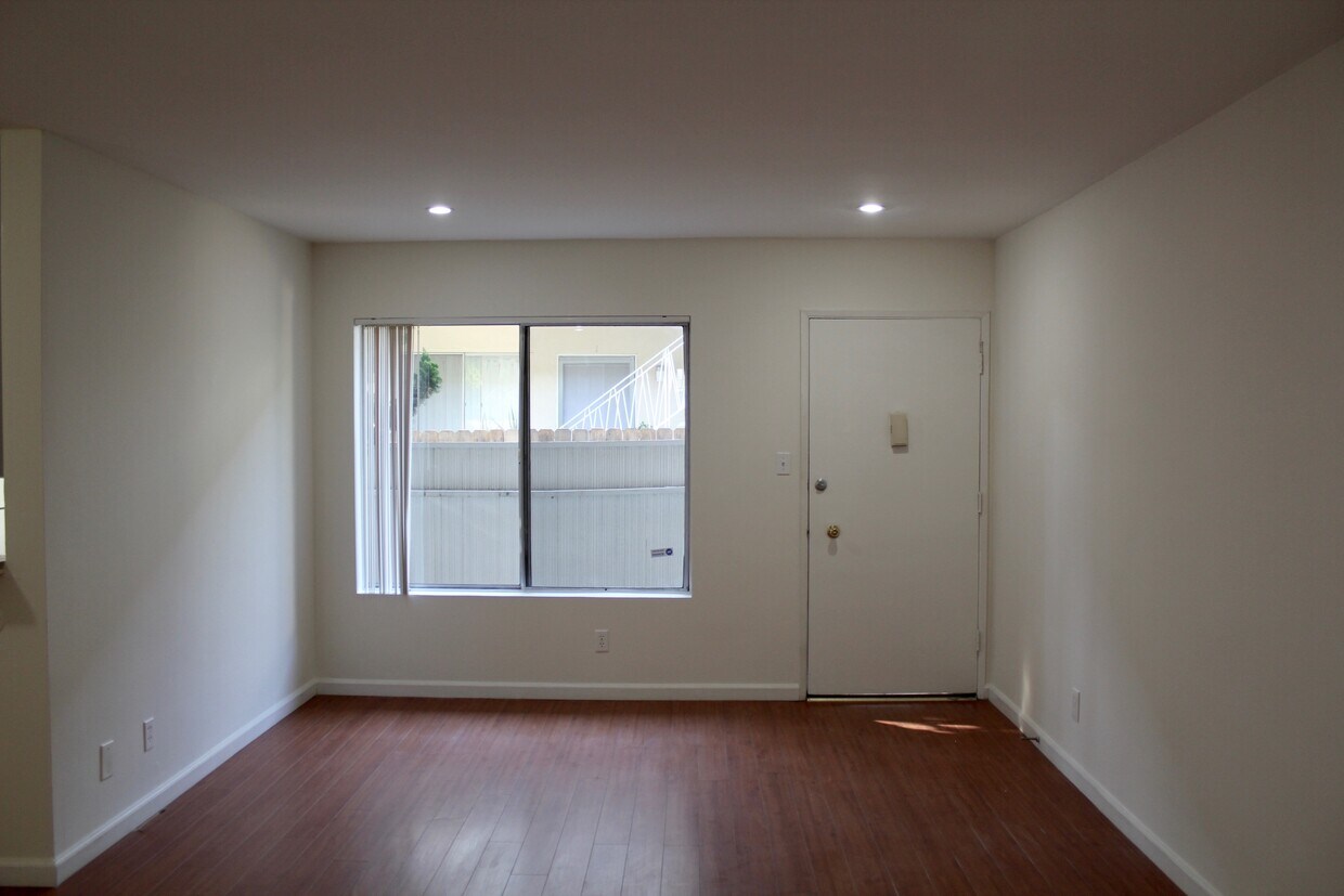 3860 Mentone Ave Culver City Ca 90232 Apartments Culver City Ca Apartments Com