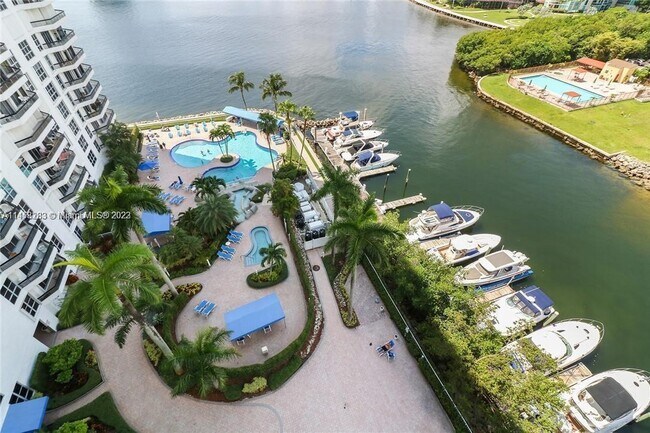 Foto del edificio - 3530 Mystic Pointe Dr