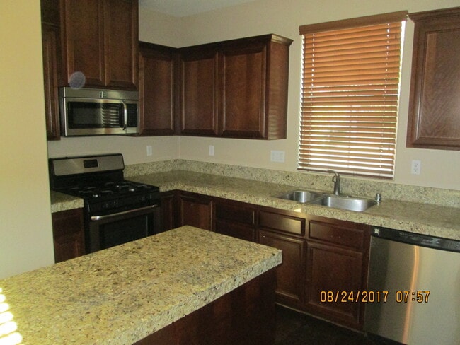 Foto del edificio - 3 Bedroom 2 Bathroom Home with Garage