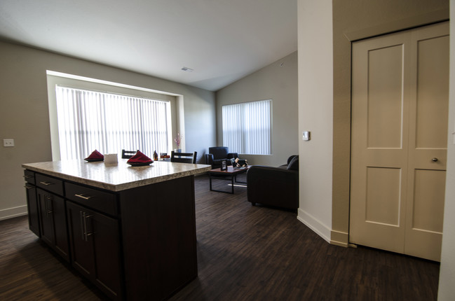 Foto del edificio - Beech Townhomes