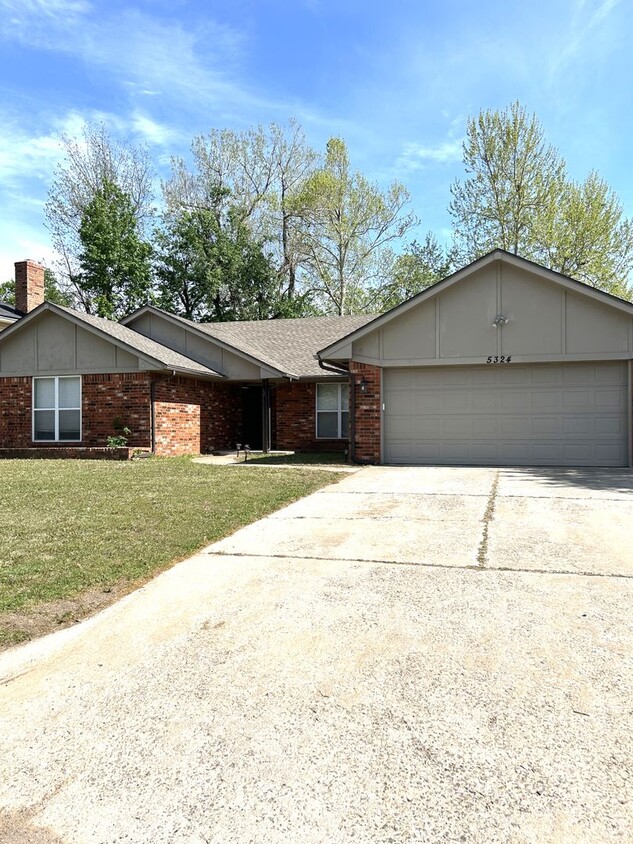 Primary Photo - Minutes from Tinker AFB – Cozy 3BR Home wi...