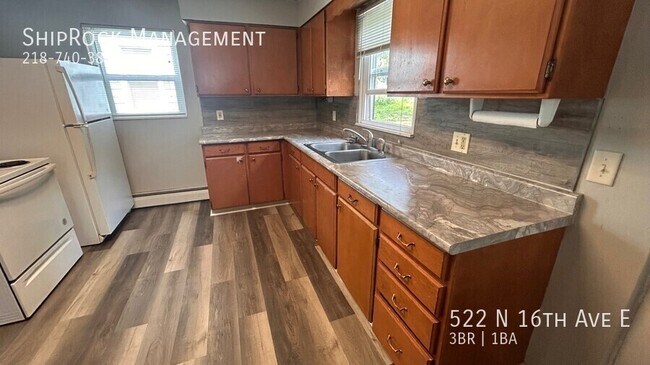 Foto del edificio - 522 N 16th Ave E