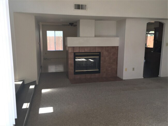 Foto del edificio - 2 story 3 bed in Northwest Bakersfield wit...