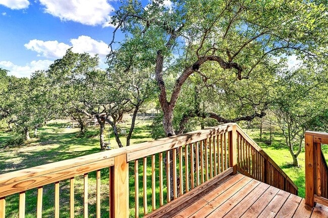 Building Photo - 207 Oakwood Loop
