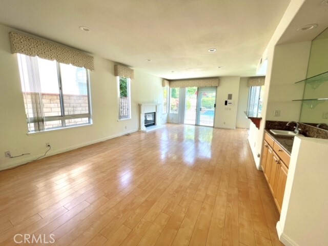 Foto del edificio - 18540 Dancy St