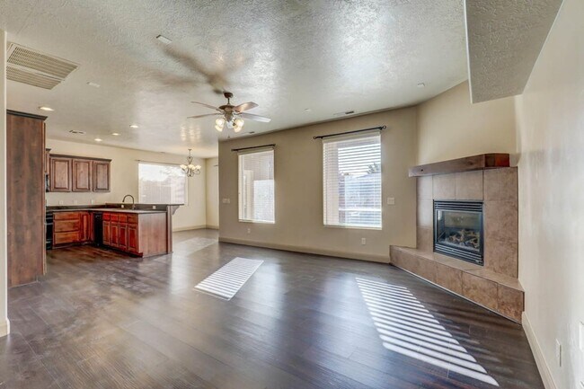 Foto del edificio - Beautifully Designed 5 Bedroom Home in Was...