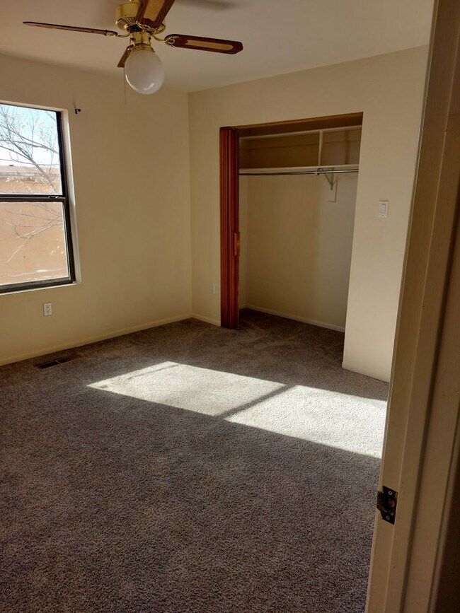 Foto del edificio - 3 Bedroom, 2 Bathroom Home in Moriarty, NM
