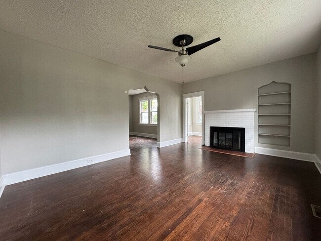 Foto del edificio - Welcome to this charming home in Portsmout...