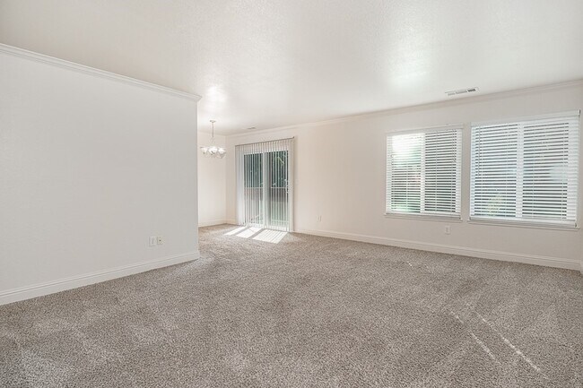 Building Photo - Manteca