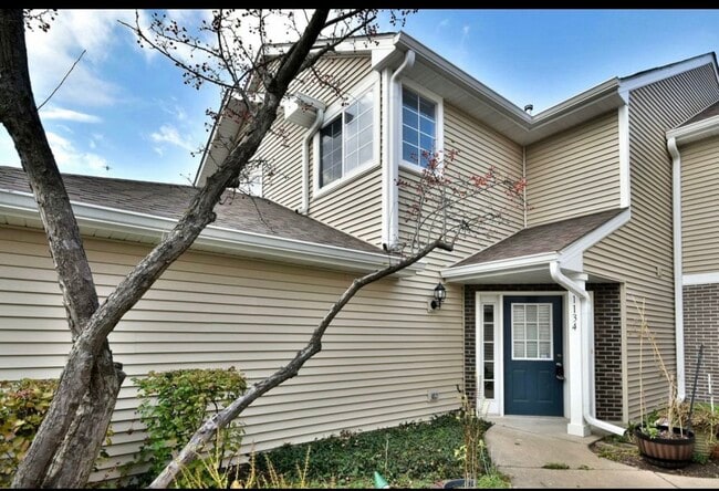 Building Photo - 1134 E Addison Ave