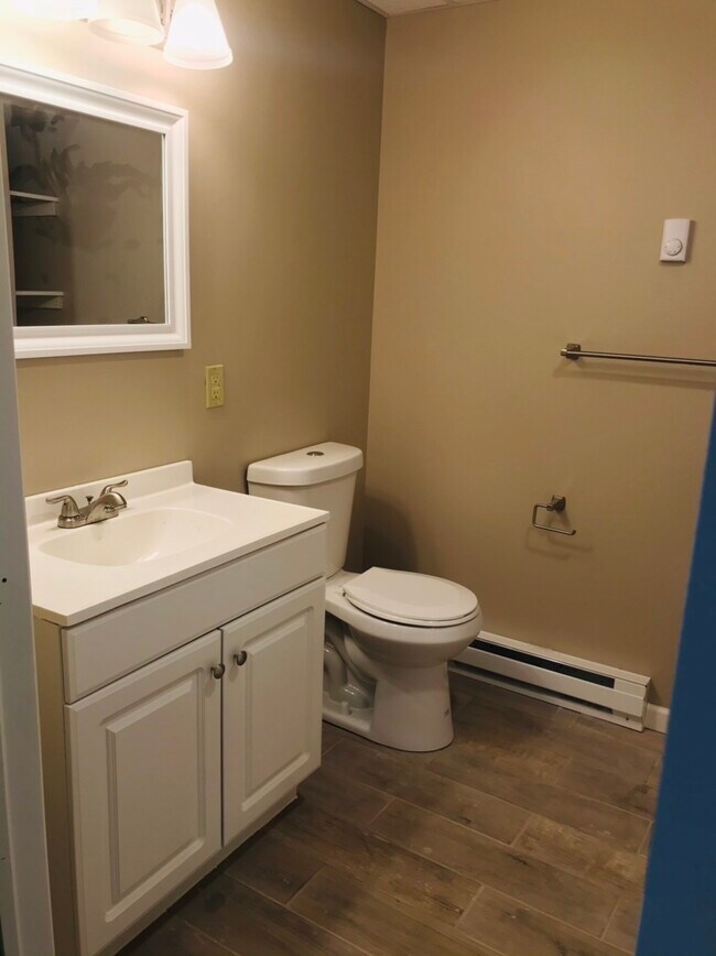 Building Photo - 148 Lotus Dr