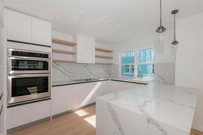 Foto del edificio - 824 SE 12th Ct