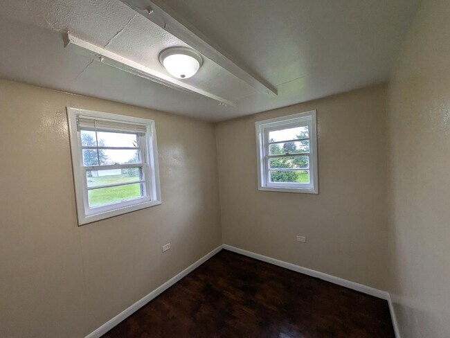 Building Photo - 1101 S Pittenger Rd