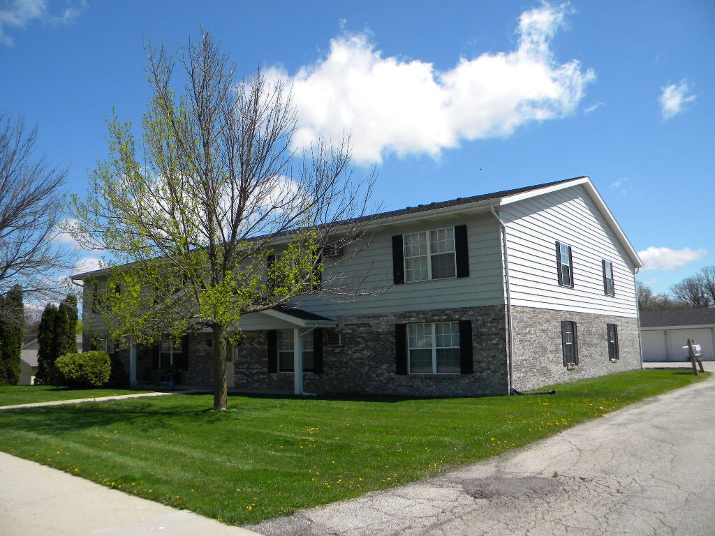 1925 Sylvan Way Unit 8, West Bend, WI 53095 Apartments in West Bend