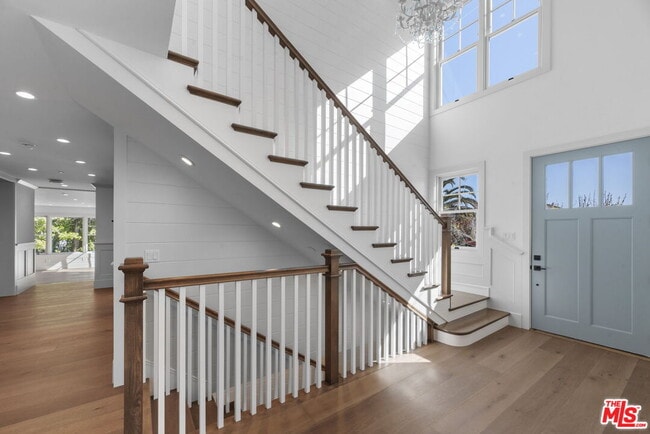 Foto del edificio - 566 Ida St