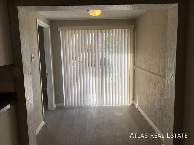 Foto del edificio - 7015 E Wilshire Dr