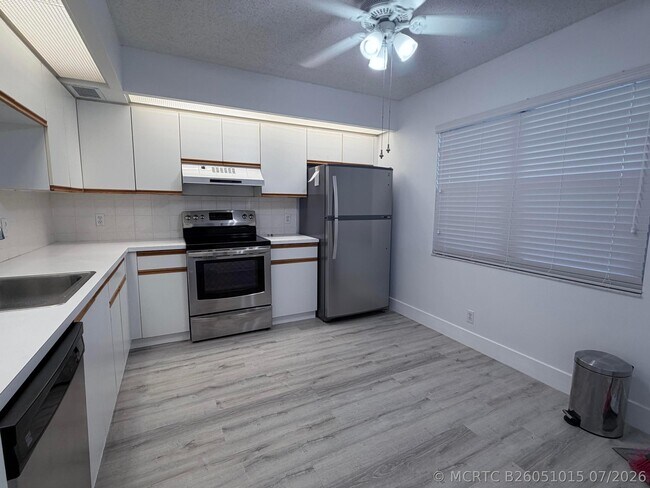Building Photo - 12901 SW 15th Ct