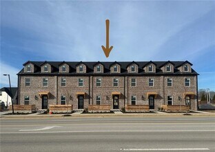 Building Photo - 5906 S Bellview Rd