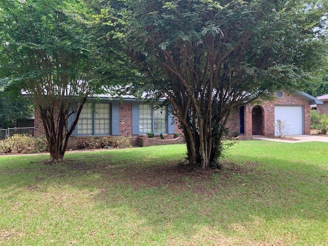 Foto del edificio - 802 Circleview Dr