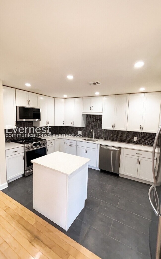 Foto del edificio - 12709 Gordon Blvd