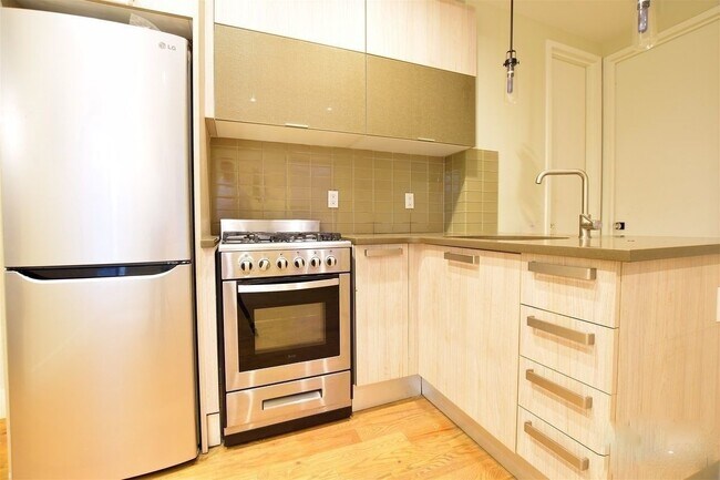 Building Photo - 92 Decatur St