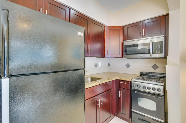 Building Photo - 412 NE 4th Ave