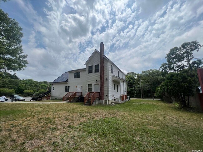 Building Photo - 576 Granny Rd