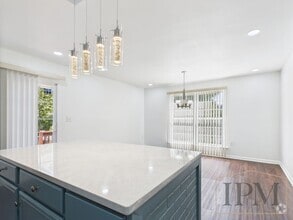 Building Photo - 2725 Hunt Club Dr