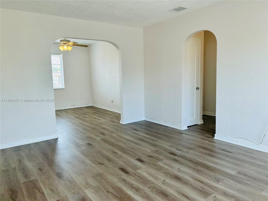 Foto principal - 1330 SW 6th St