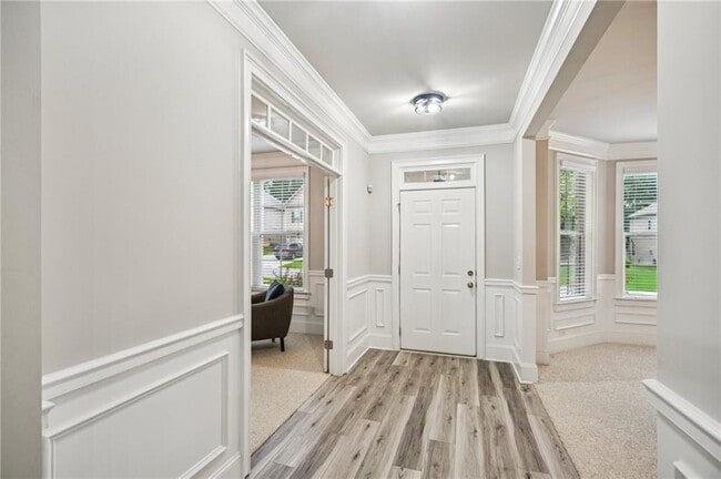 Building Photo - 5180 Mirror Lake Dr