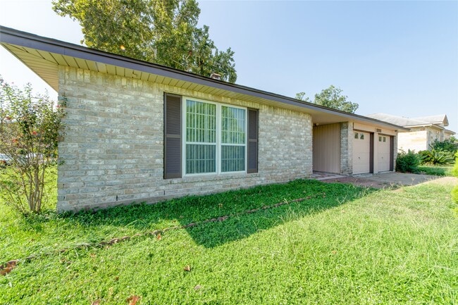 Building Photo - 13011 Harwin Dr
