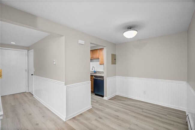 Building Photo - 50 Carnation St