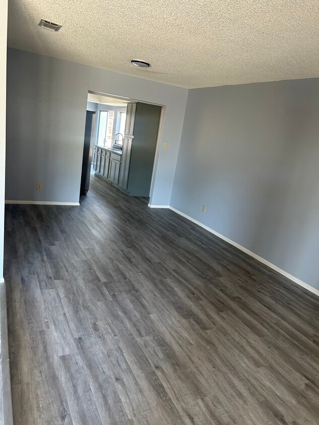 Foto principal - 1315 White Rock Dr