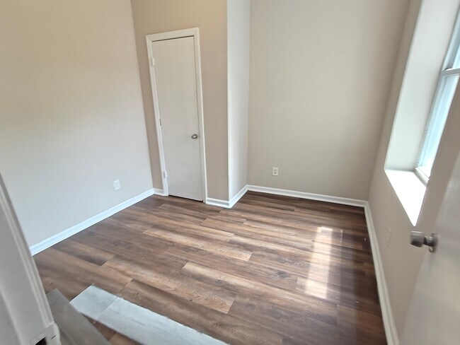 Foto del edificio - 279 Goldsmith Ave